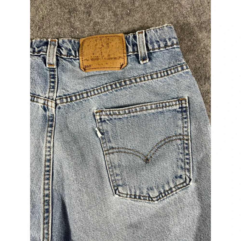 Vintage Levis 560 Loose Fit Denim Shorts Mens 36 Light Wash Blue Made in USA 90s